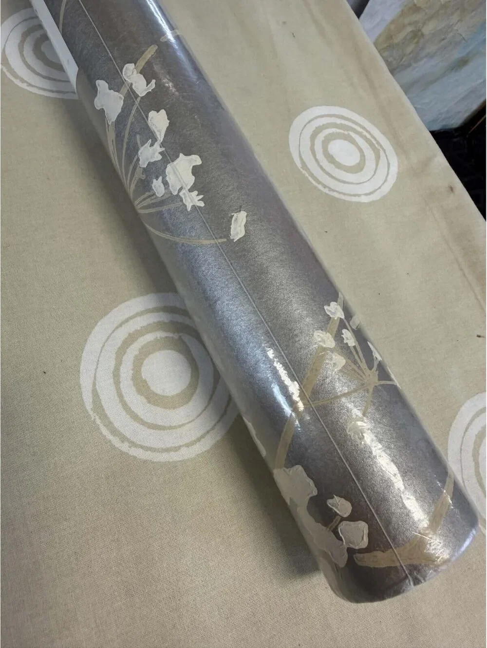 New YORK DN3711 ENCHANTED SILVER WALLPAPER Size 27 in x 27 ft